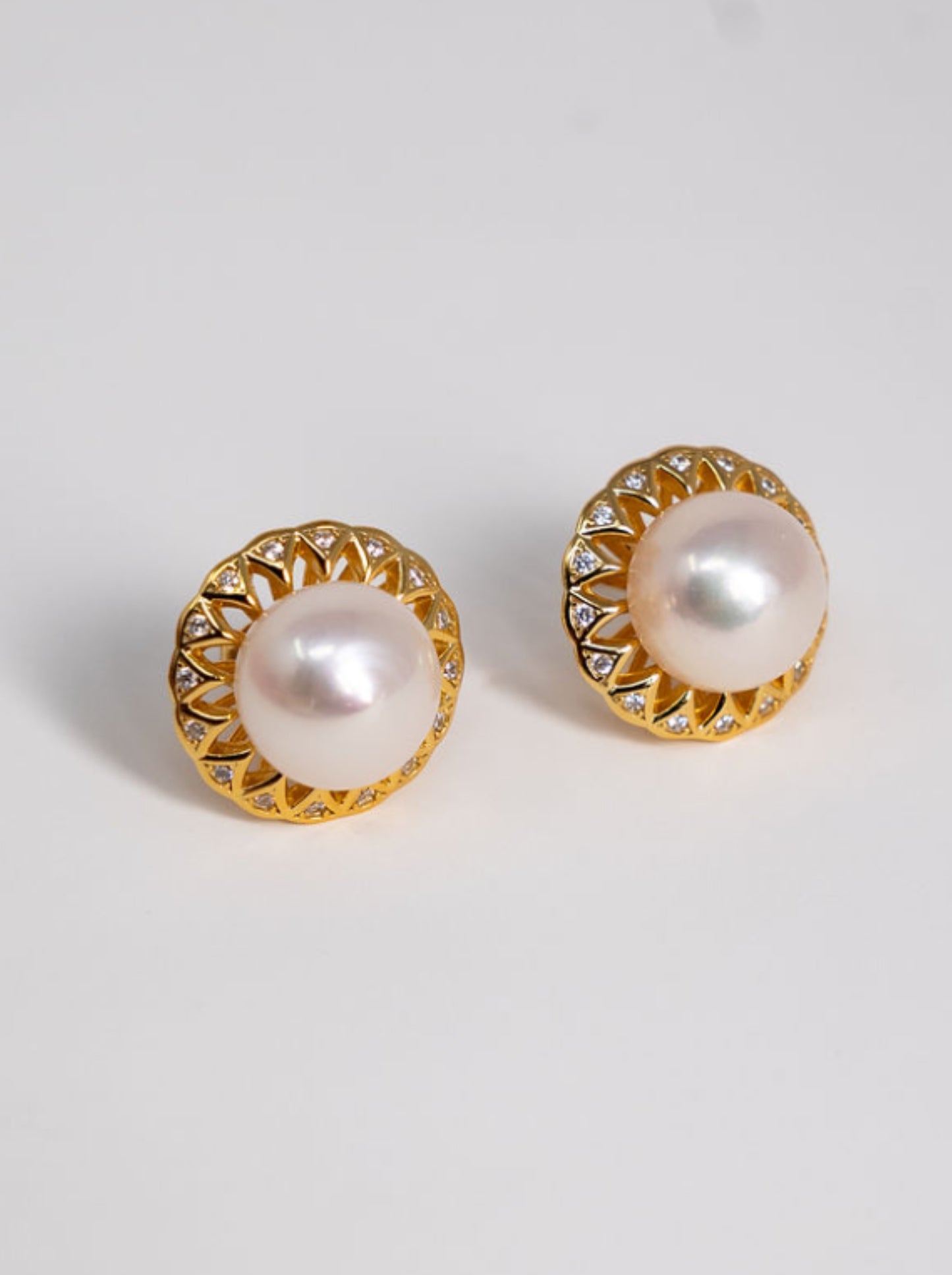 Radiant Eclipse Pearl Set