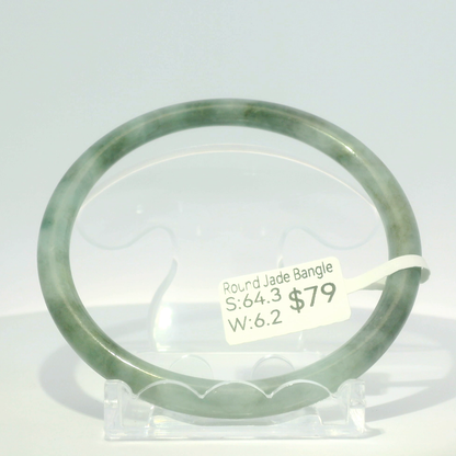 Natural Burmese jadeite bangle in two-tone vintage and imperial green, 64.3mm inner diameter