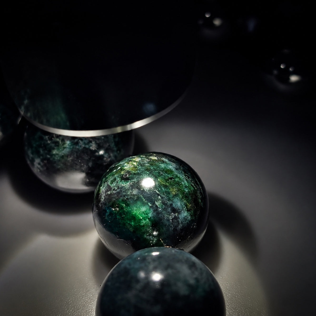 13mm Black Green Bead Bracelet