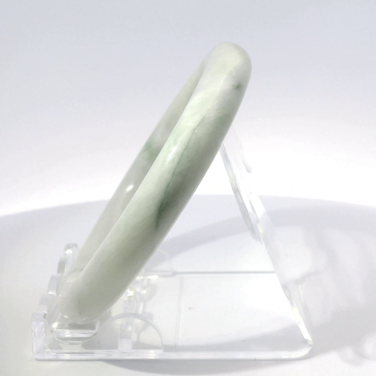 53 Off-White Round Jade Bangle
