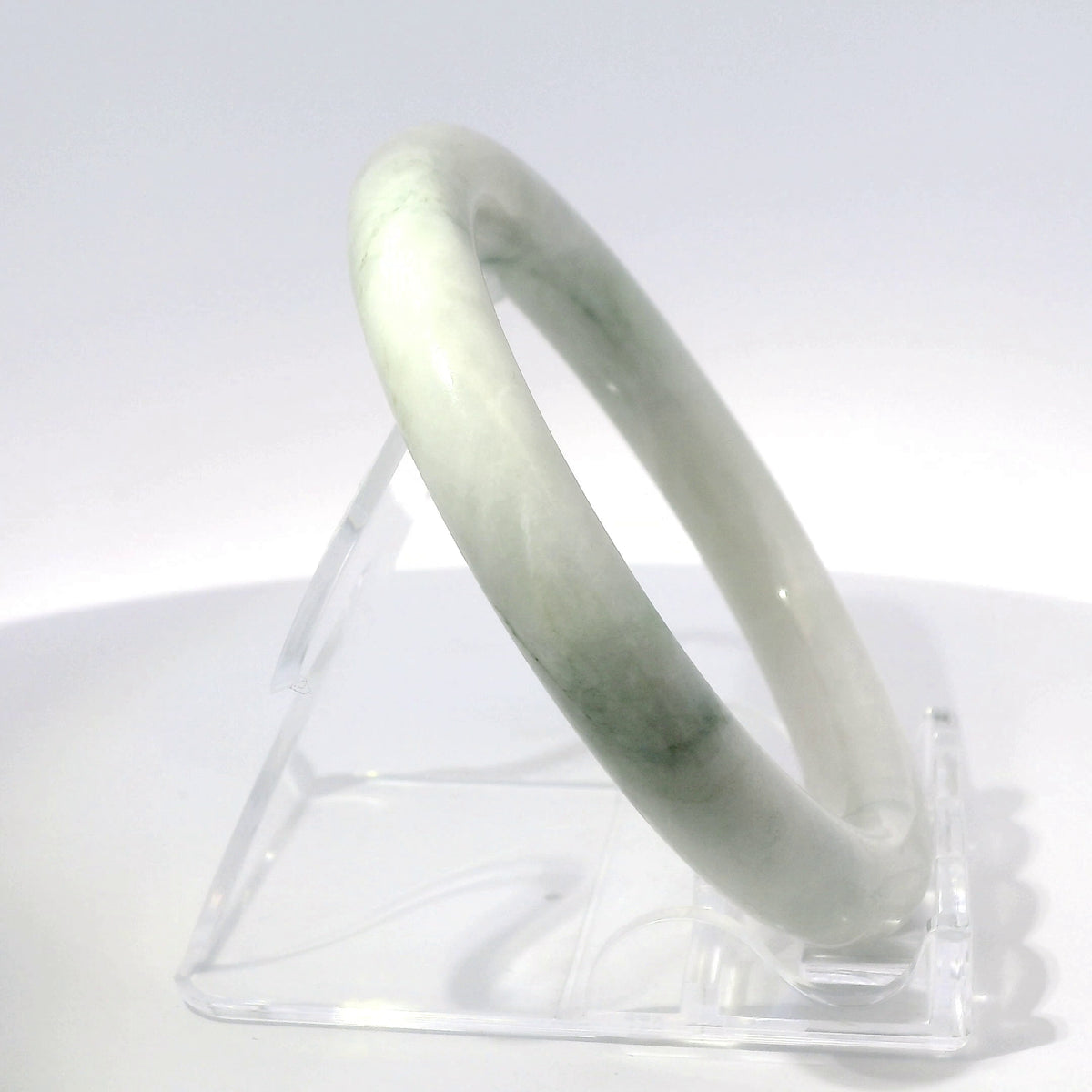 53 Off-White Round Jade Bangle