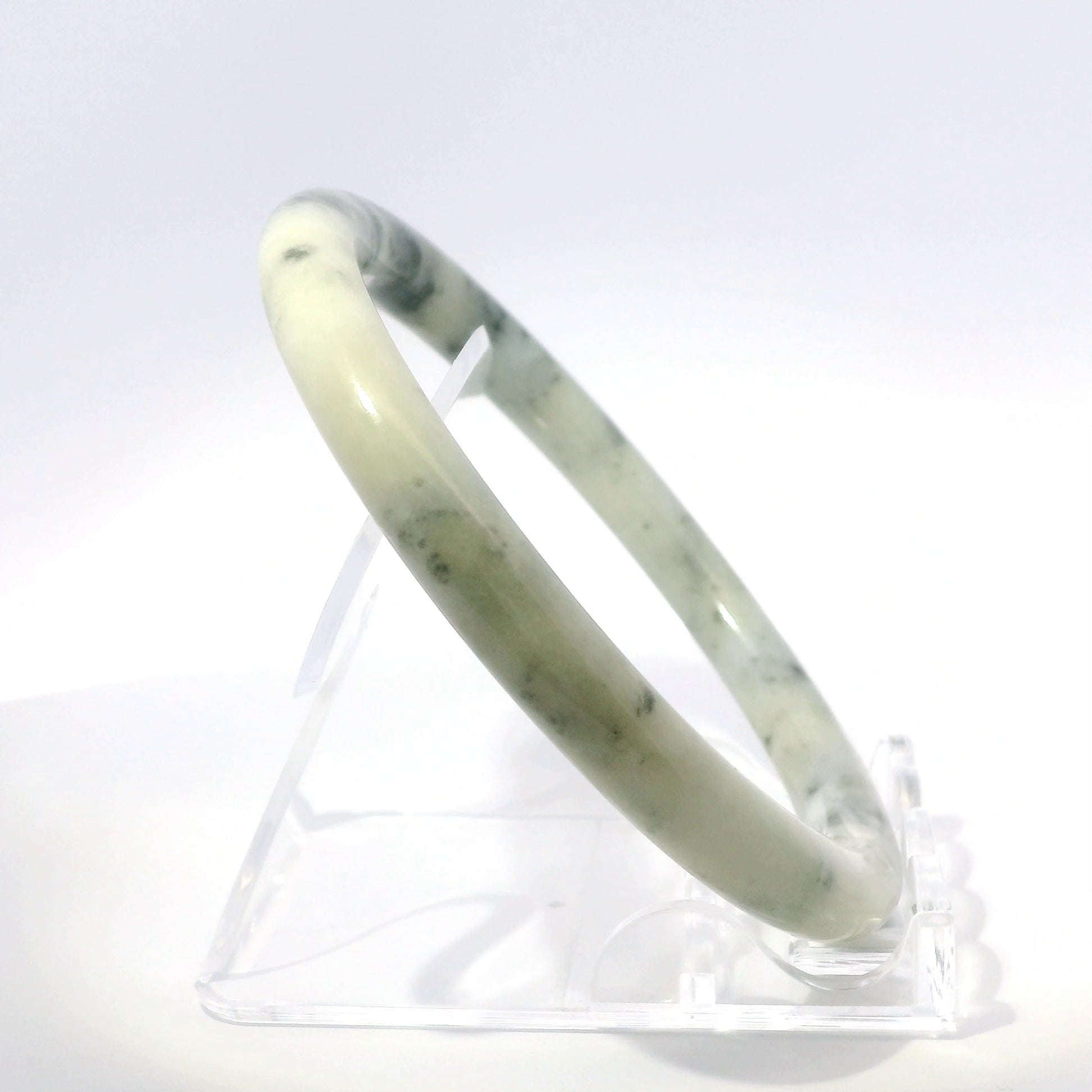 59 Off-White Wuji Round Jade Bangle
