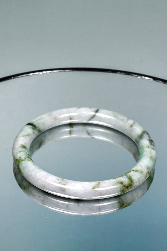 Moss in the Snow Round Cut Bangle